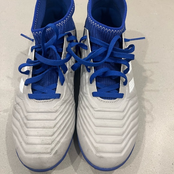 Women's size 5 1/2 indoor soccer shoes. Adidas predators. Worn about 10 times. - Picture 4 of 4